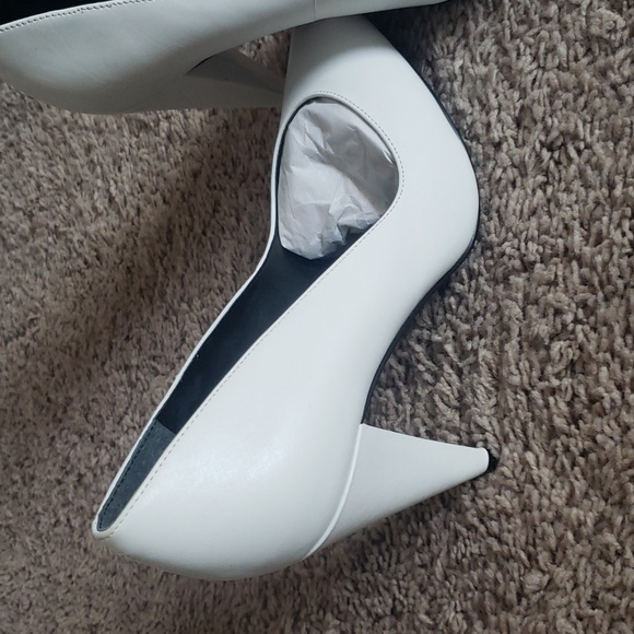 Marc Fisher LTD - Picture 2 of 2